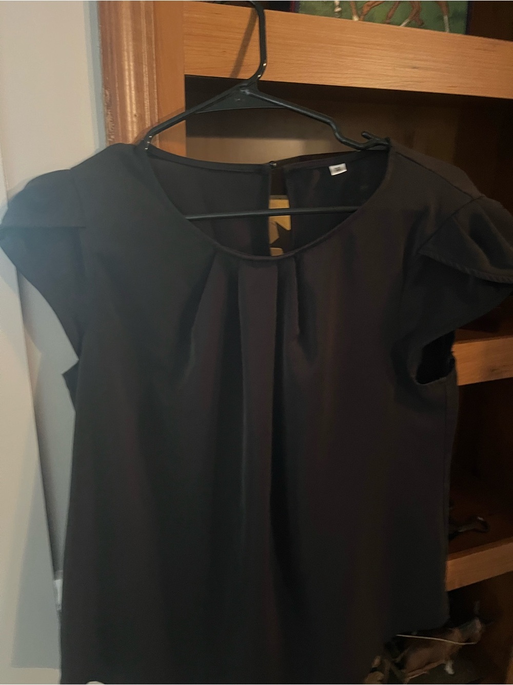 Black Cap-Sleeve Pleated Women's Top